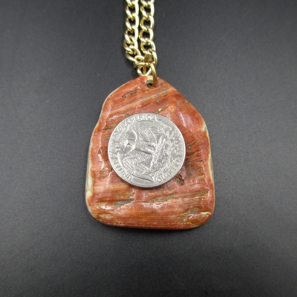 Vintage Brown Red Shell Pendant Necklace - Picture 5 of 7